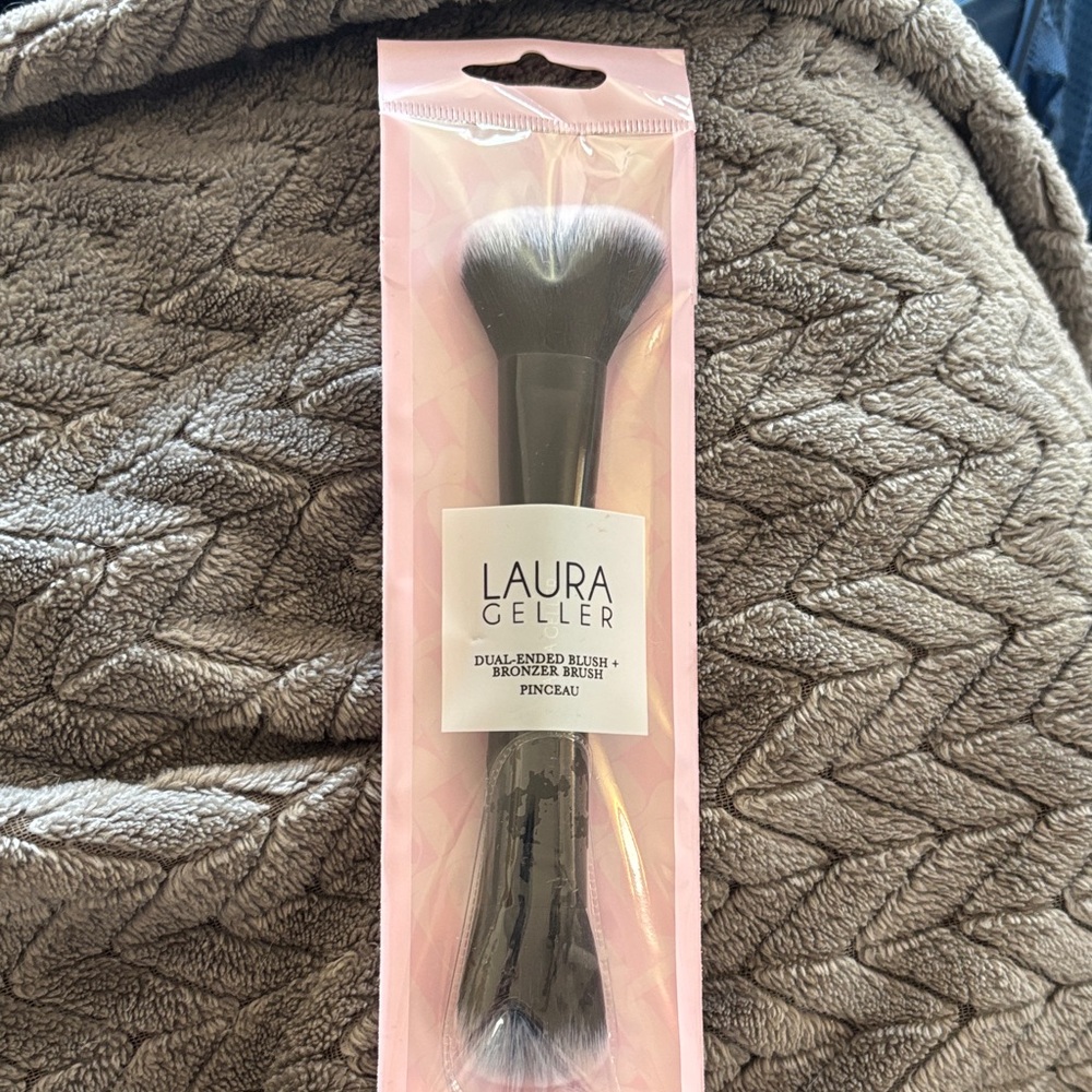 Laura Geller Black and White Dual-Ended Brush